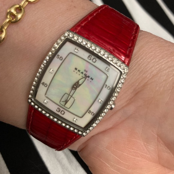 Vintage Skagen Watch red leather band - Picture 3 of 5
